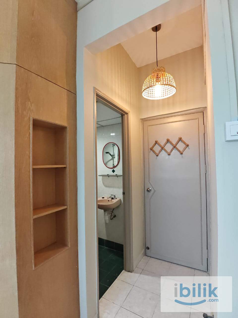 Air-Cond Master Room with Private Bathroom, near USM Queensbay - Image 2