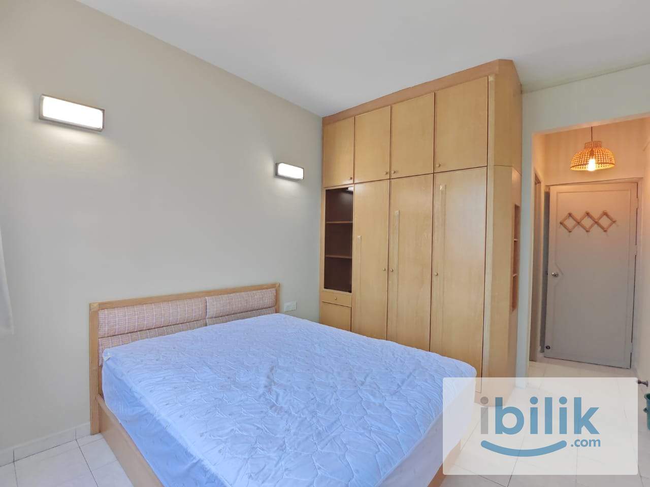 Air-Cond Master Room with Private Bathroom, near USM Queensbay - Image 1