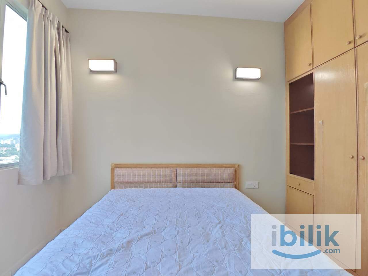 Air-Cond Master Room with Private Bathroom, near USM Queensbay - Image 3
