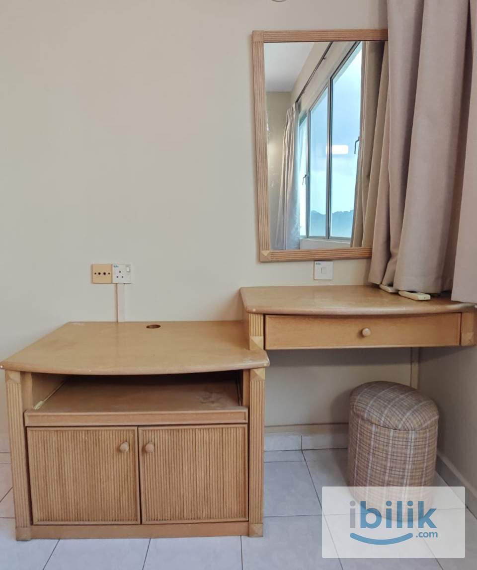 Air-Cond Master Room with Private Bathroom, near USM Queensbay - Image 4