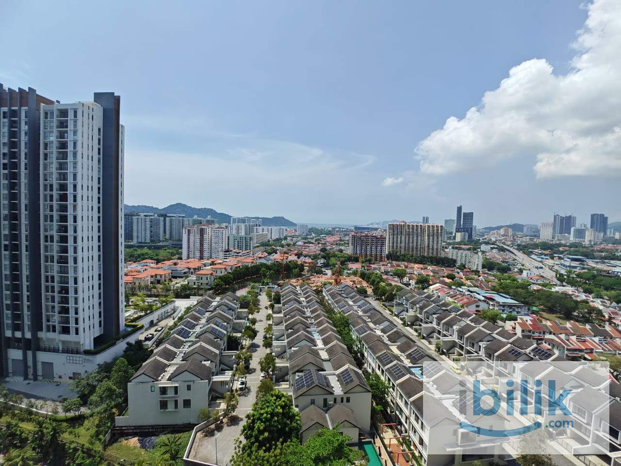 Air-Cond Master Room with Private Bathroom, near USM Queensbay - Image 5