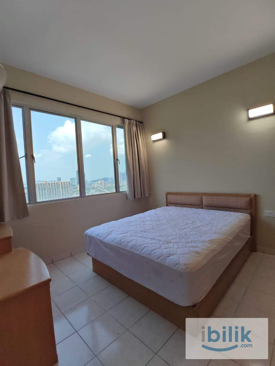 Air-Cond Master Room with Private Bathroom, near USM Queensbay - Image 6
