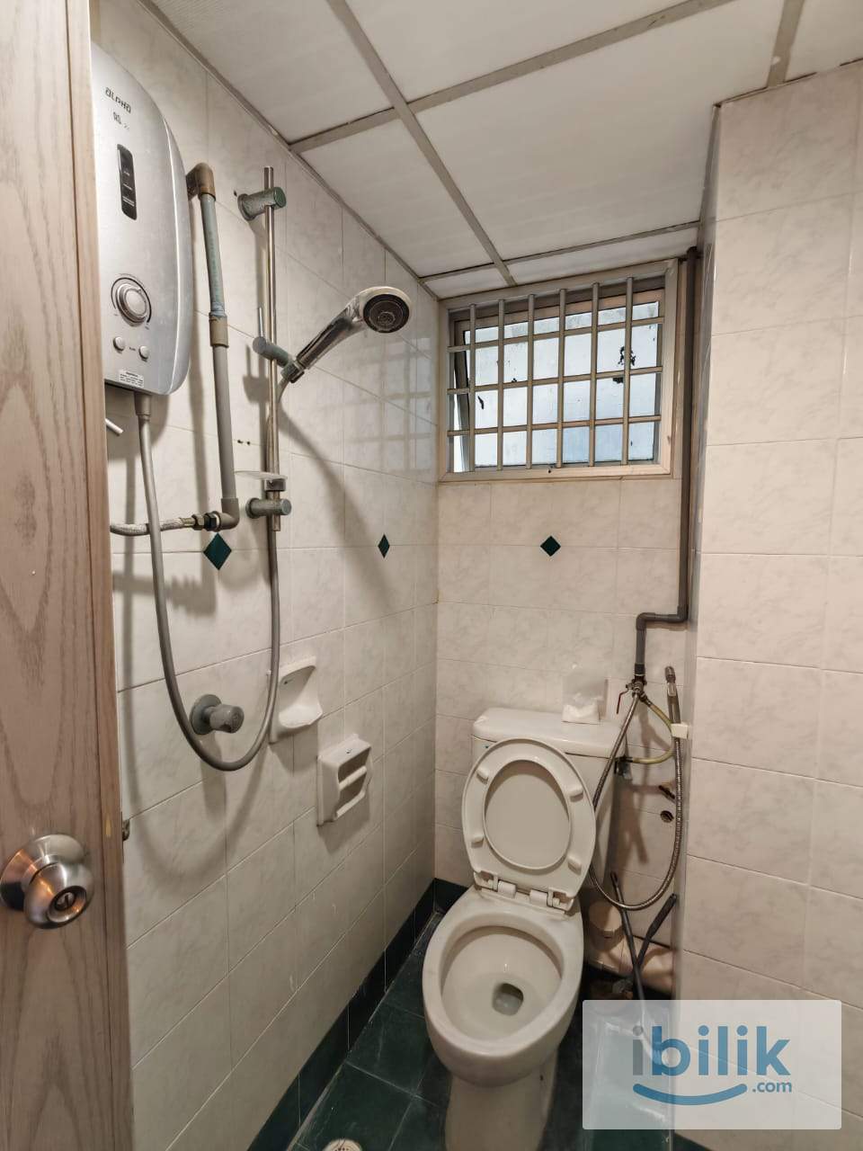 Air-Cond Master Room with Private Bathroom, near USM Queensbay - Image 7