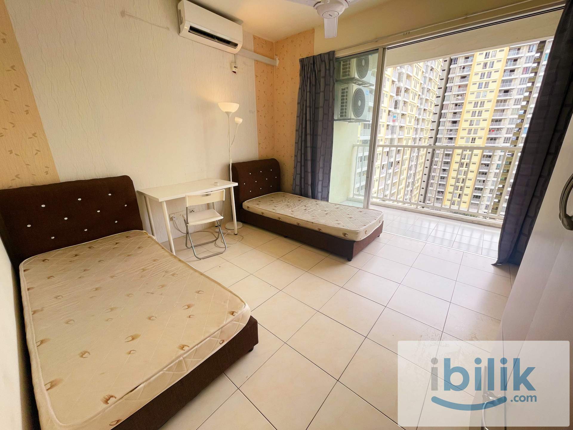 Room - Image 8