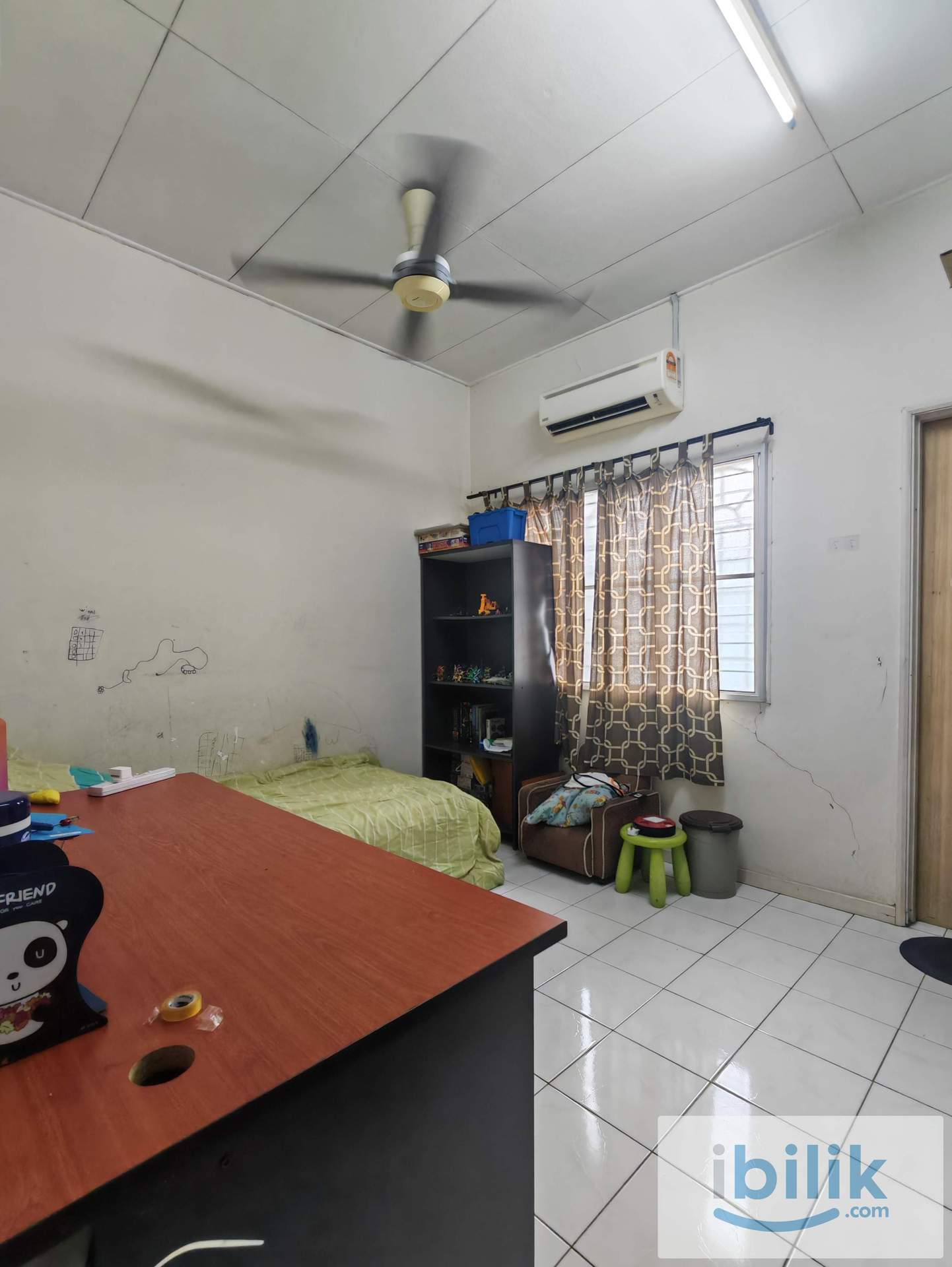 Bukit Tinggi 1, Middle room with aircond - Image 1