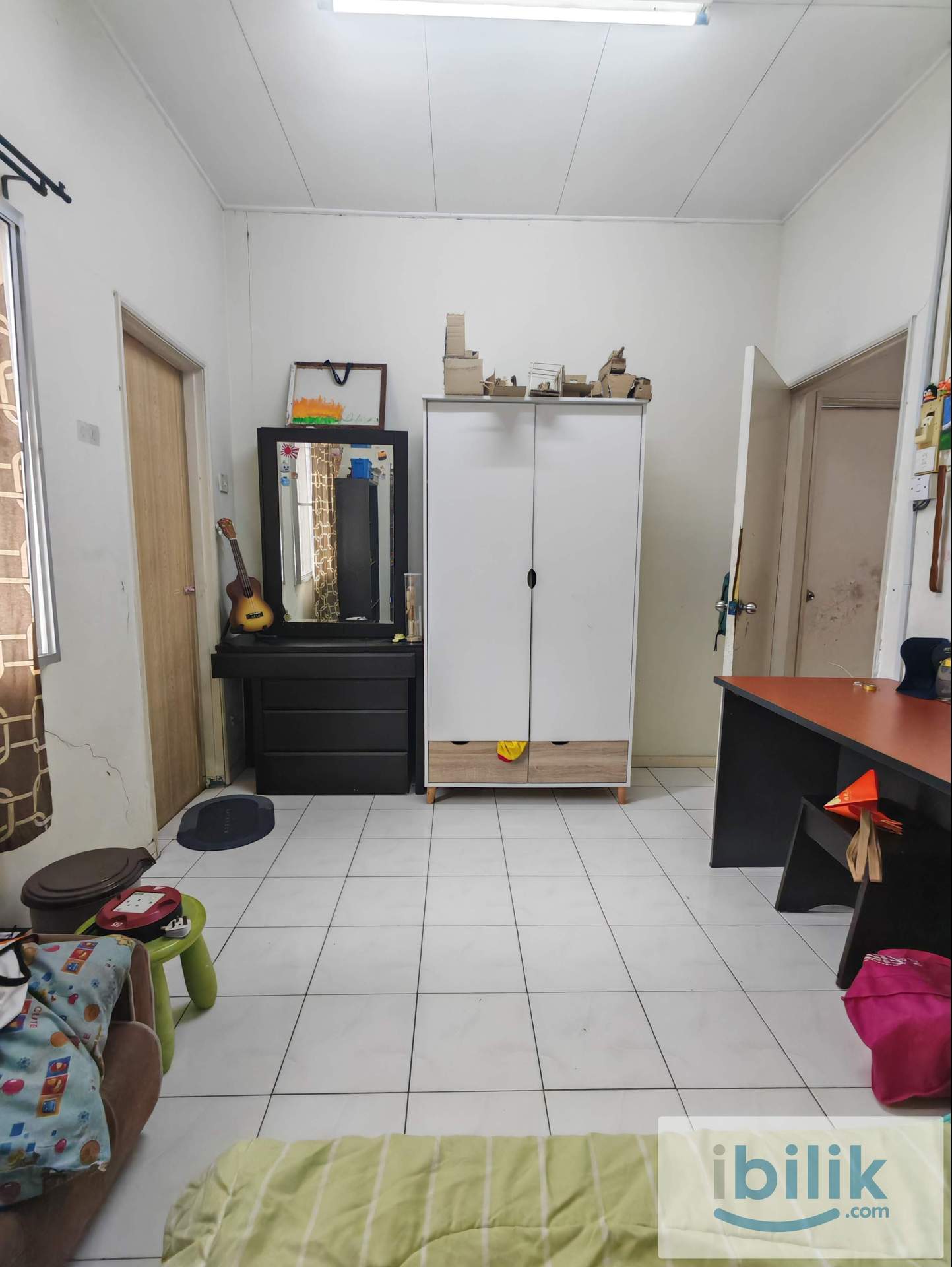 Bukit Tinggi 1, Middle room with aircond - Image 2