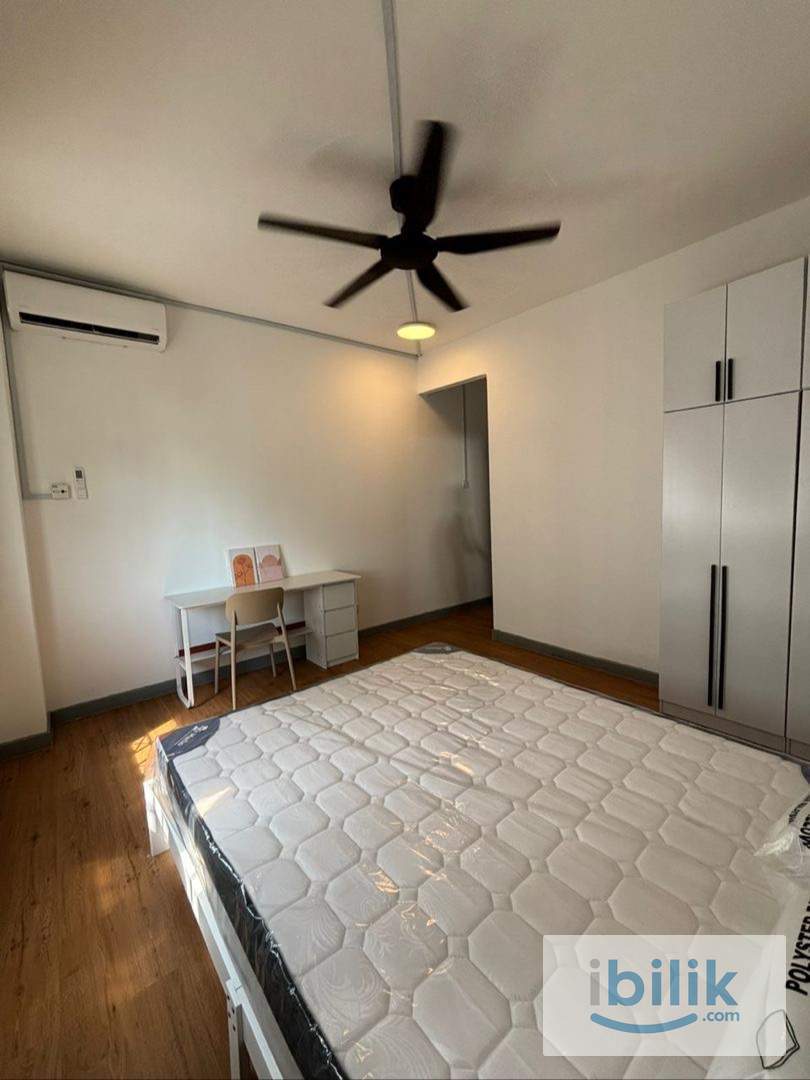 Master room with private bathroom for rent! 5 mins walking distance to MRT station - Image 1