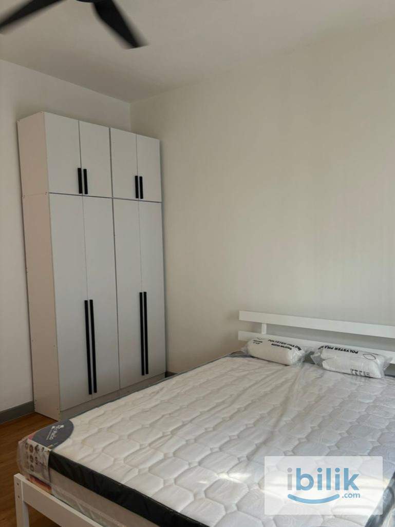 Master room with private bathroom for rent! 5 mins walking distance to MRT station - Image 2