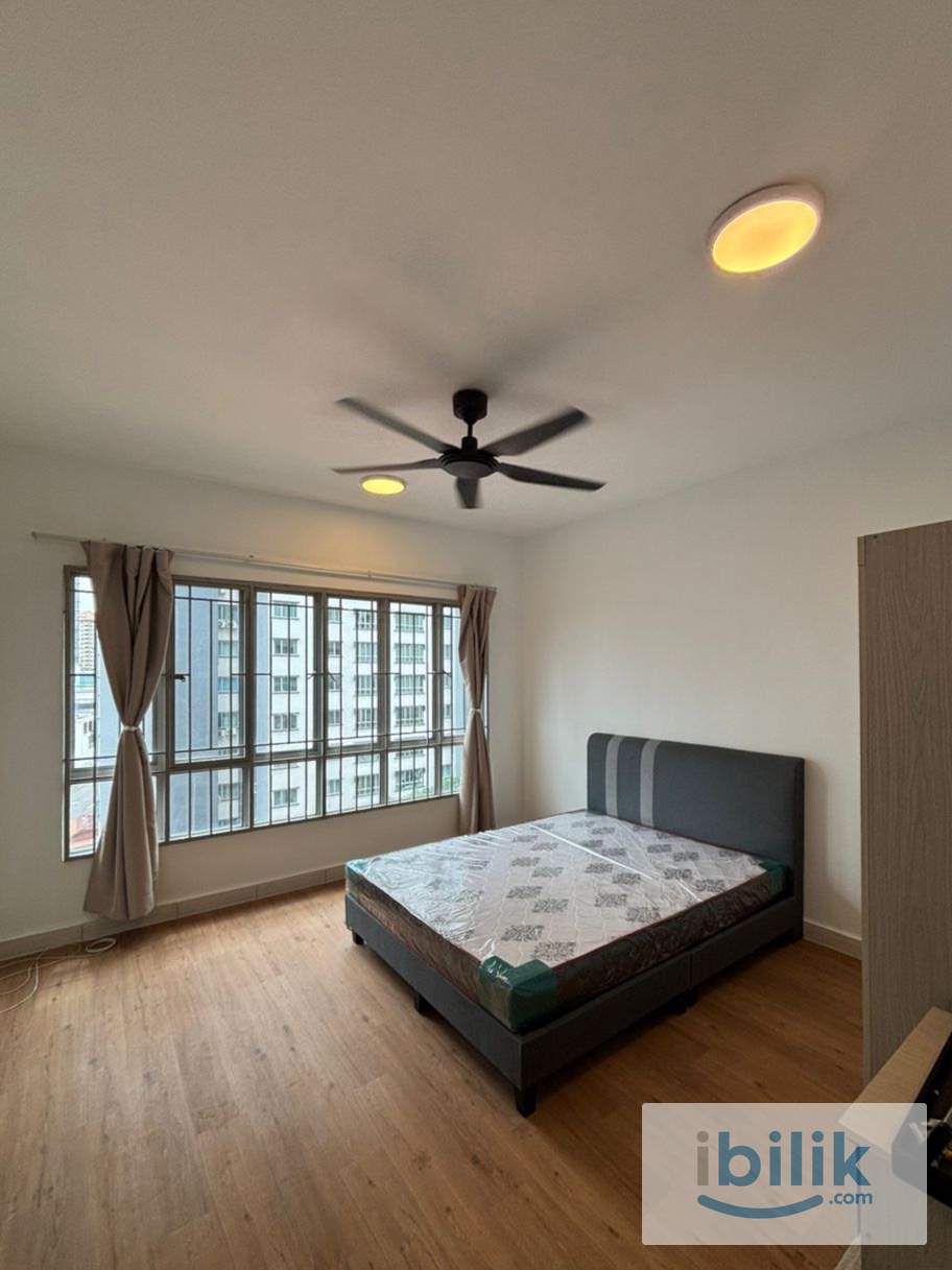 Bukit Jalil Middle room for rent, 10 mins to LRT station - Image 1