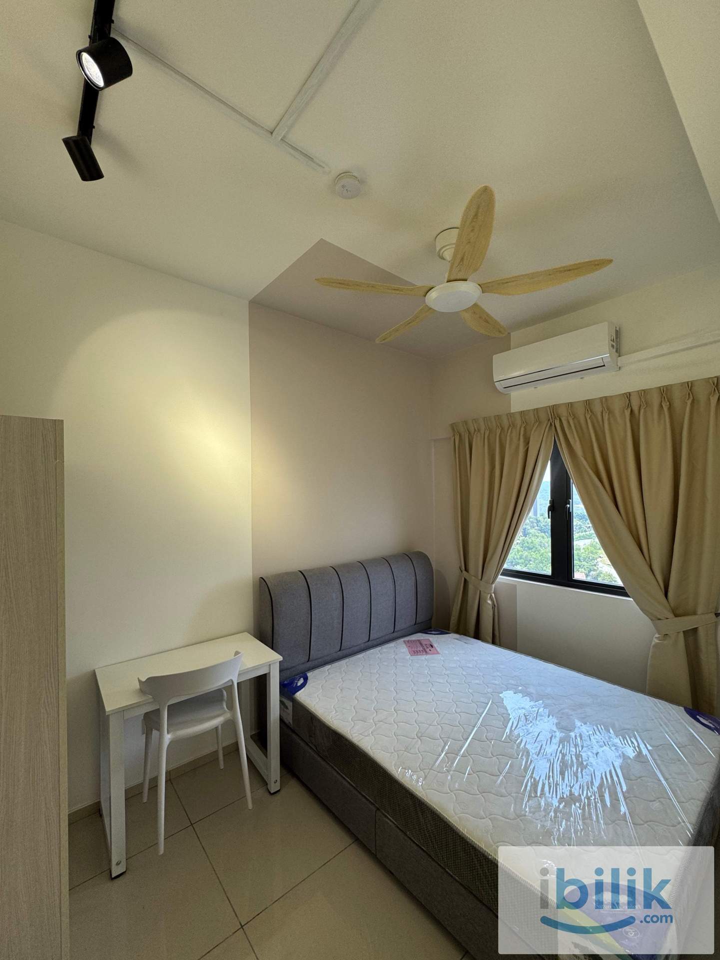 Master Room One Equine - Image 1