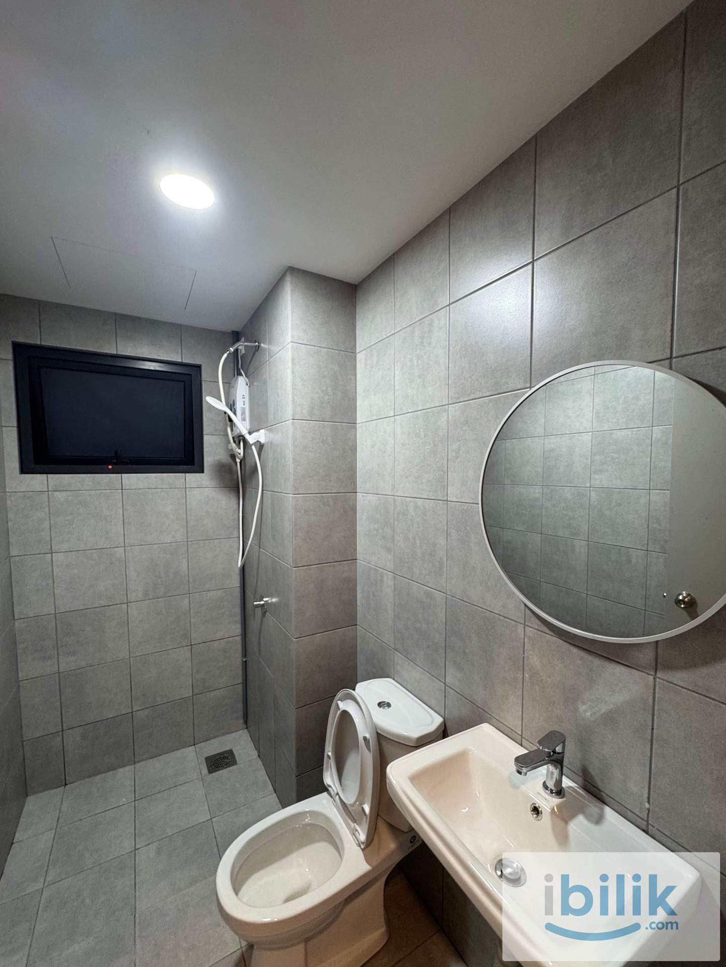 Middle Room @ Razak City  - Image 4