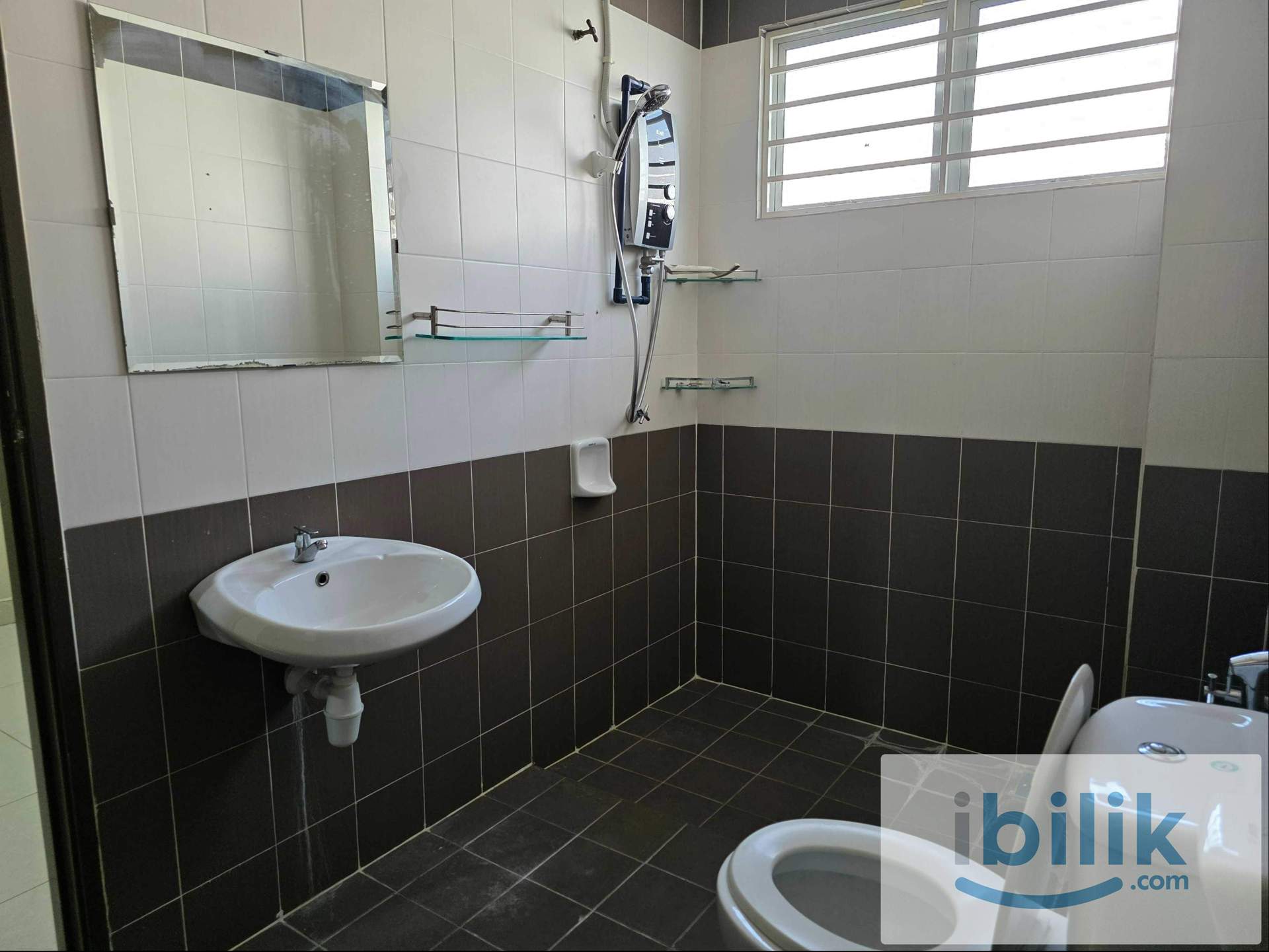 Middle Room Fully Furnished With WIFI , Electric and Water - Image 4