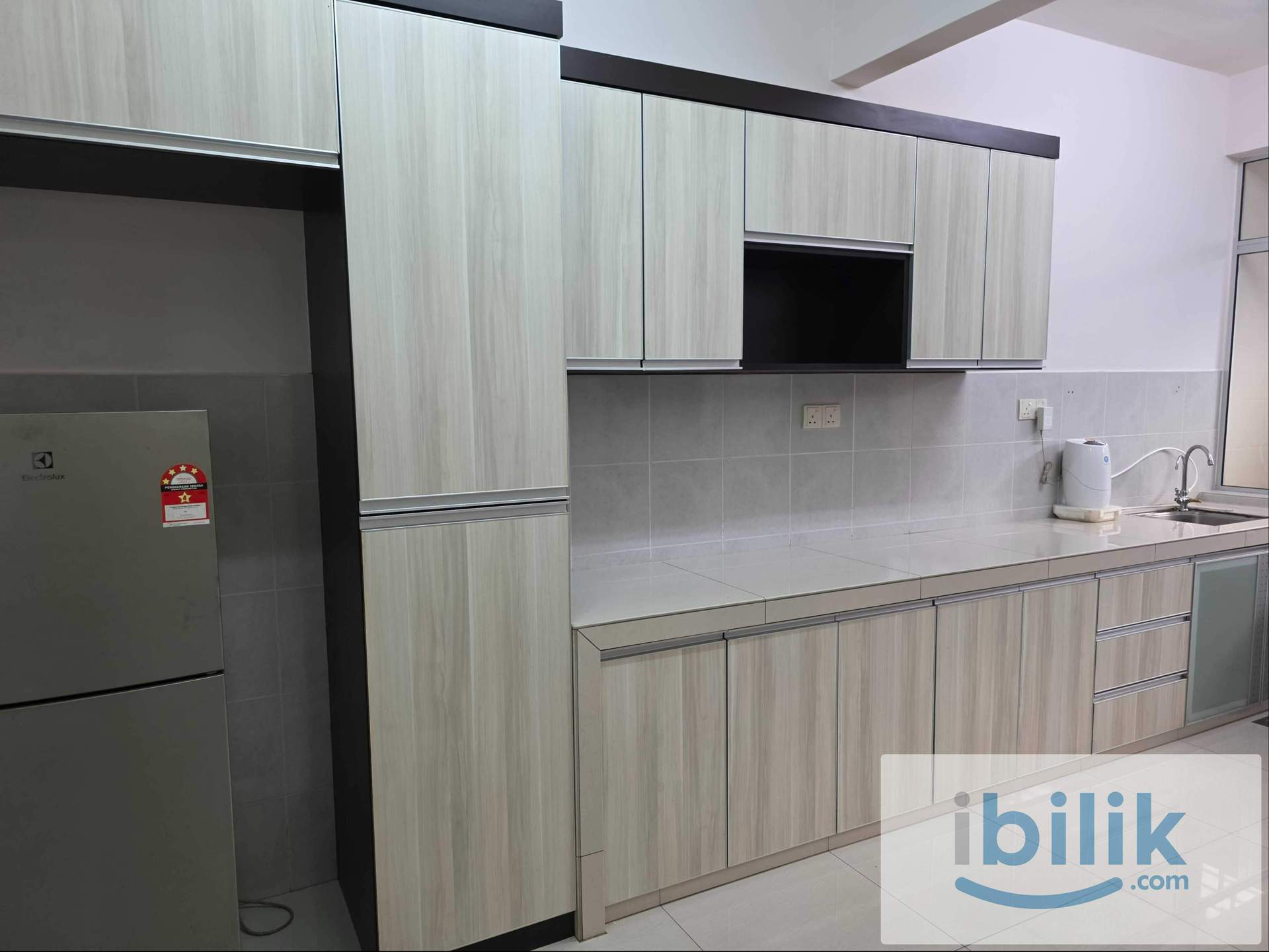Fully Furnished Room - Image 7