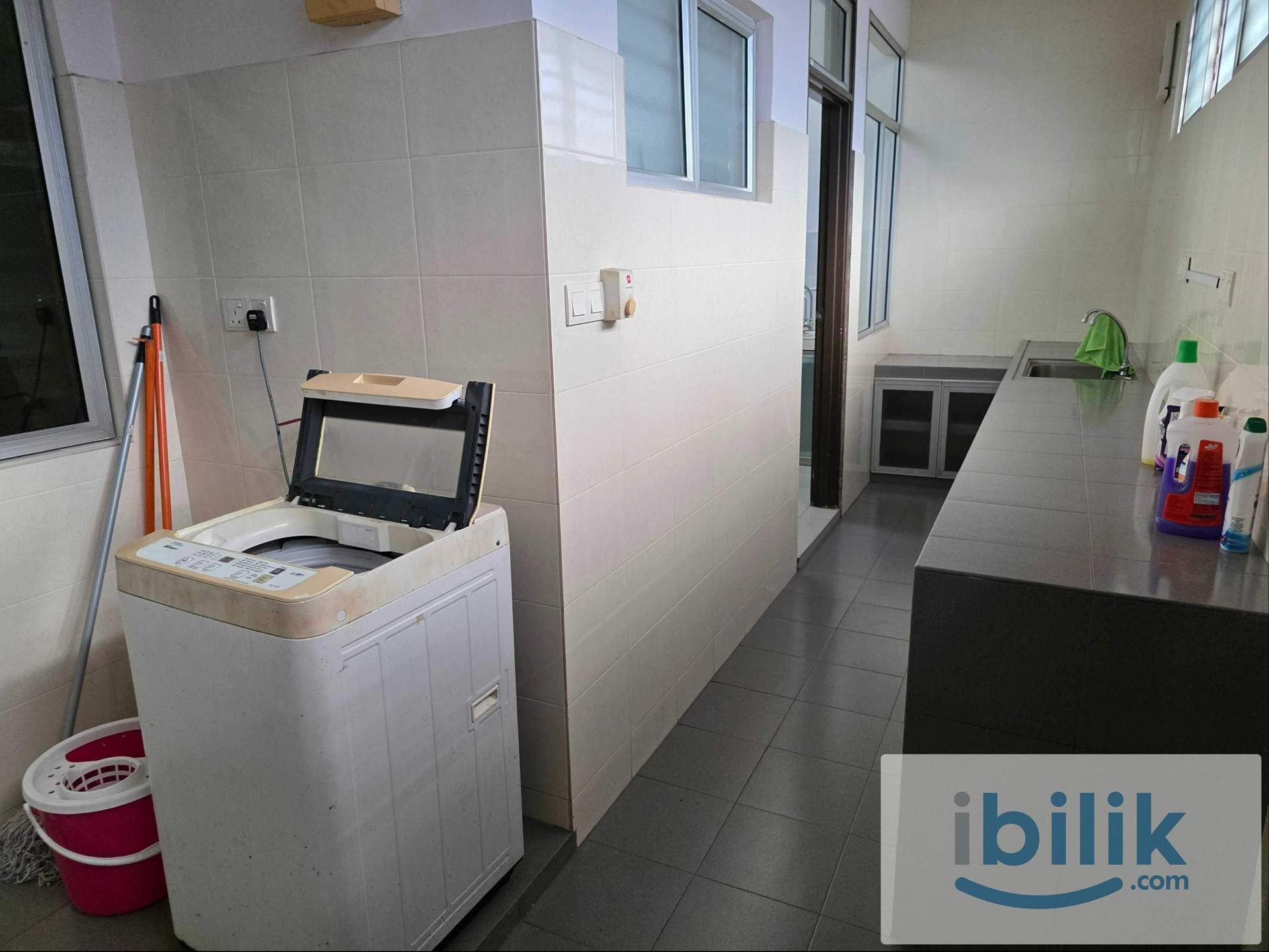 Fully Furnished Room - Image 8