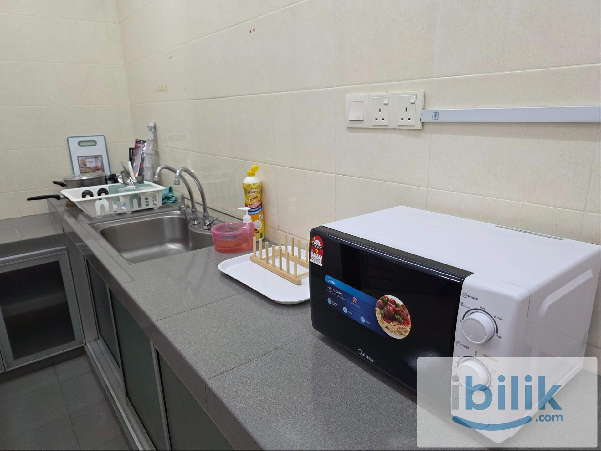 Fully Furnished Room - Image 9