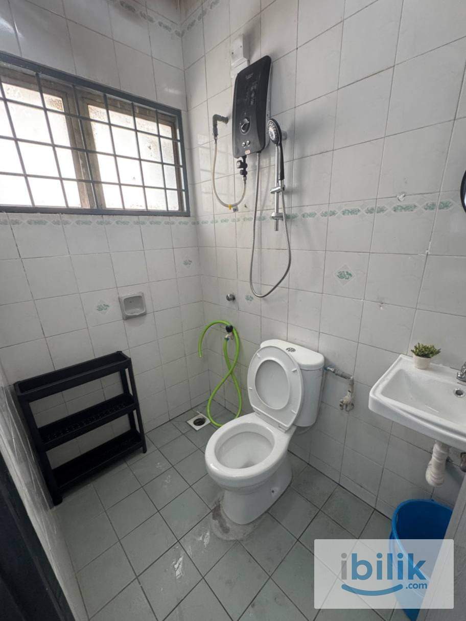 Master-Bedroom, De Tropicana, Kuchai Lama [MALE UNIT, Walking Distance to MRT, NSK, 2-Stops to TRX] - Image 6