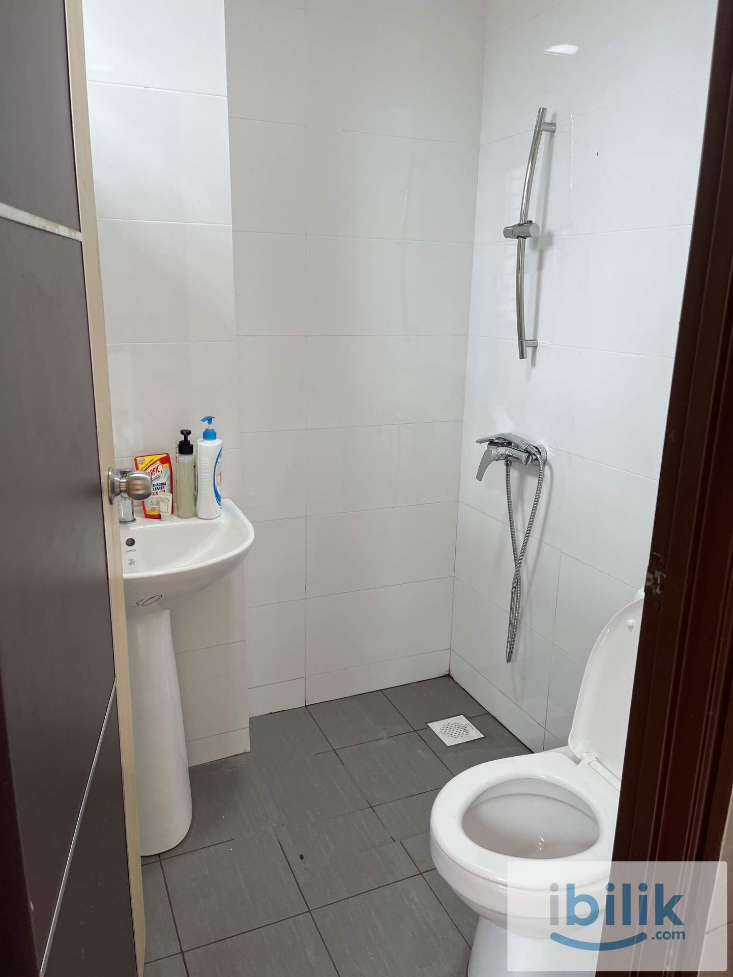 Room for Rent (area Serene Shangri-La) - Image 6