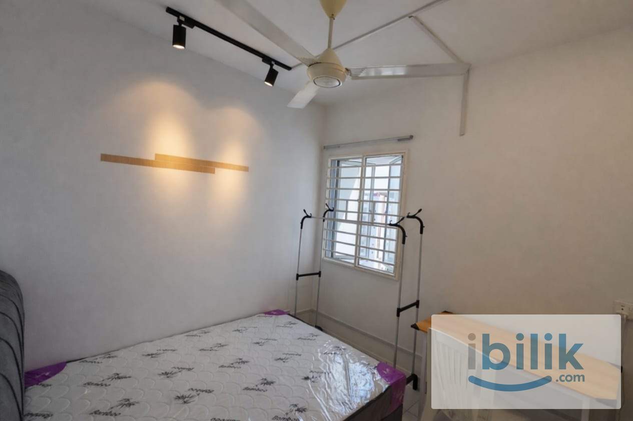Low Deposit ❗Middle Room for Rent at Setia Alam with Free WiFi 📱 - Image 1