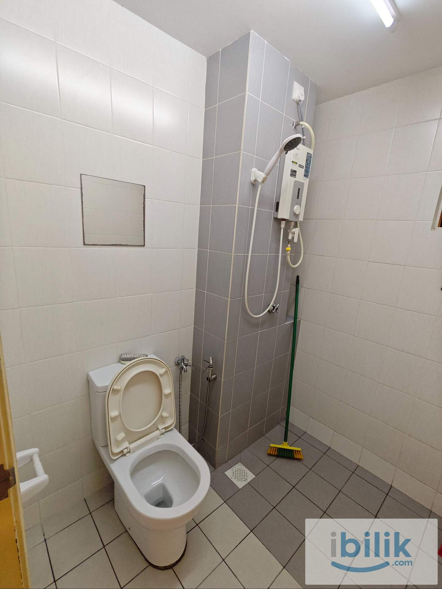 DEPOSIT RENDAH ❗ Room for Rent at Setia Alam with Free WiFi 📱 - Image 2