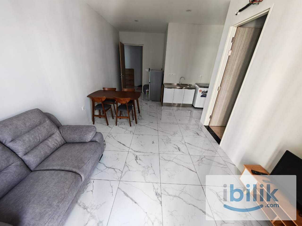 Studio unit - Image 1