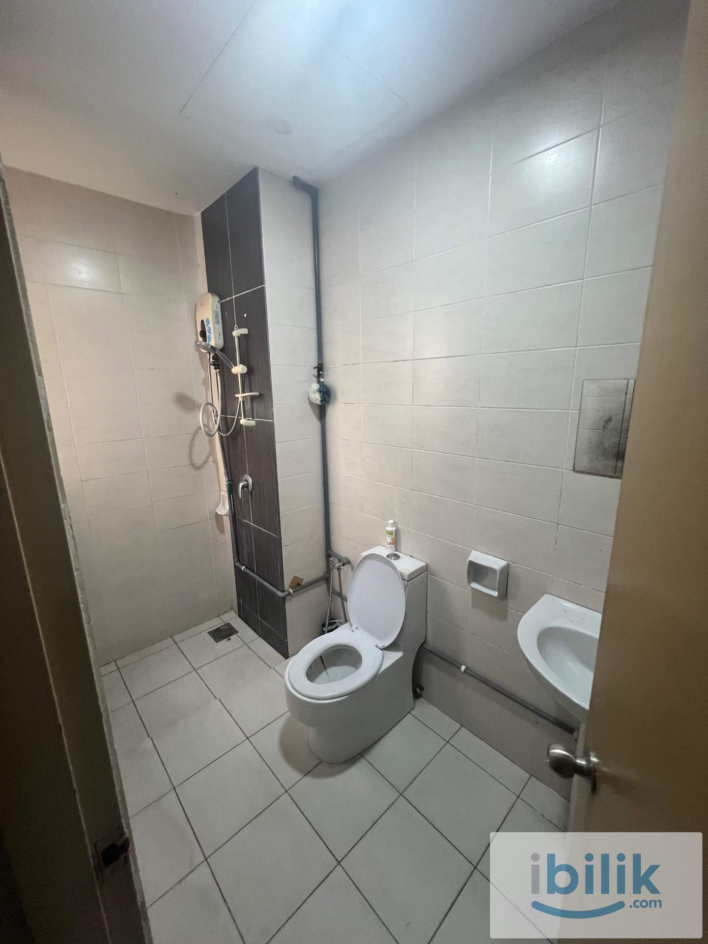 Room for Rent @ IMPIAN MERIDIAN USJ 1 , female only unit - Image 3