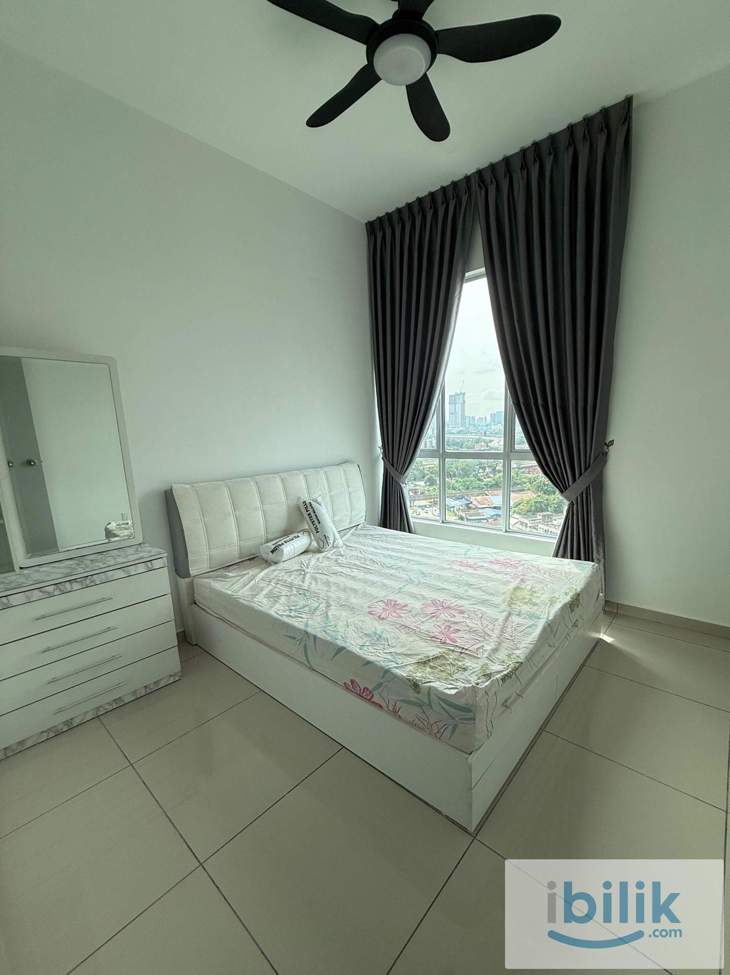 Nikka I Medium Room I 50m to LRT Salak Selatan [FEMALE ONLY] - Image 1