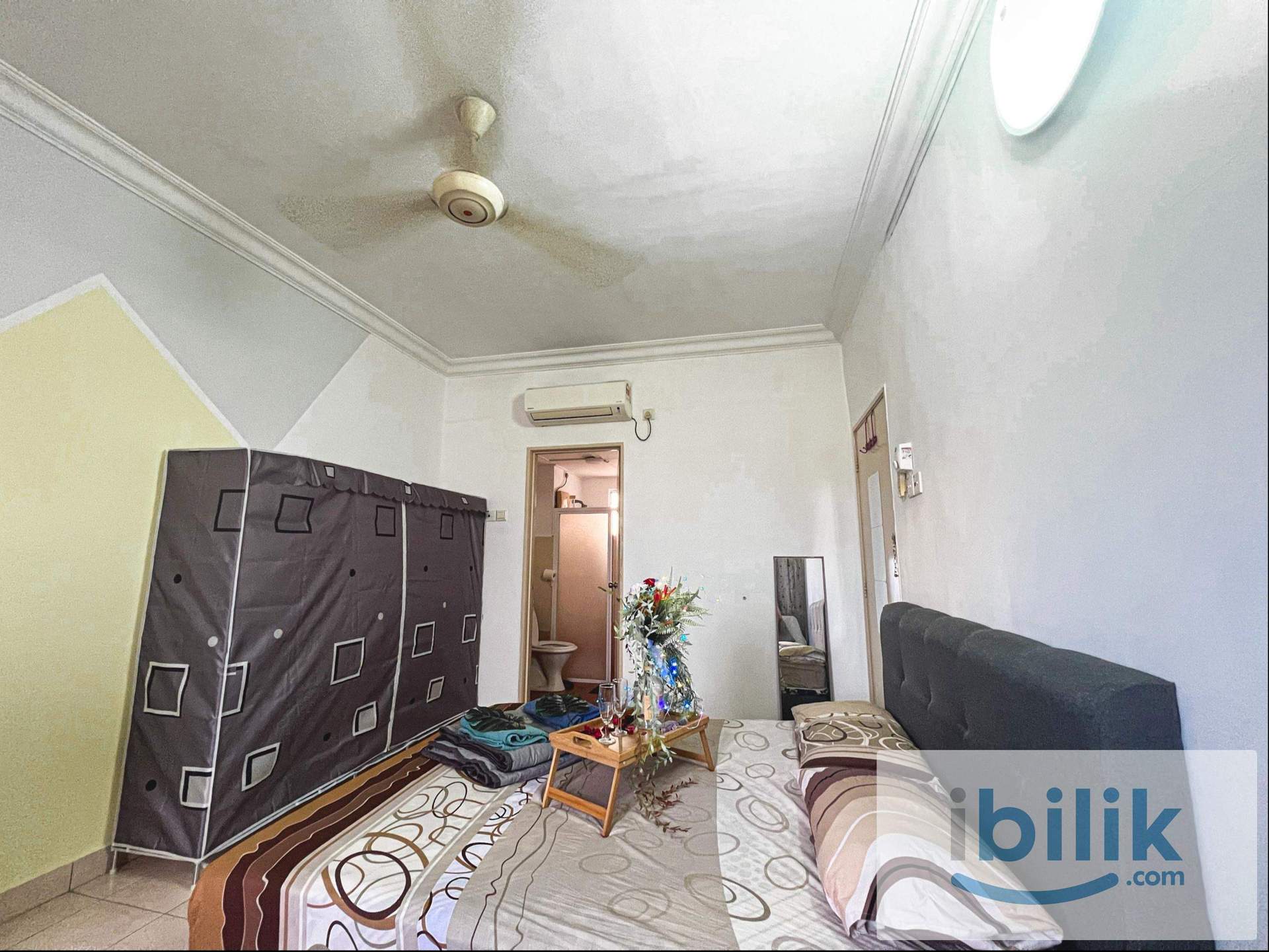 Master Room - Image 2