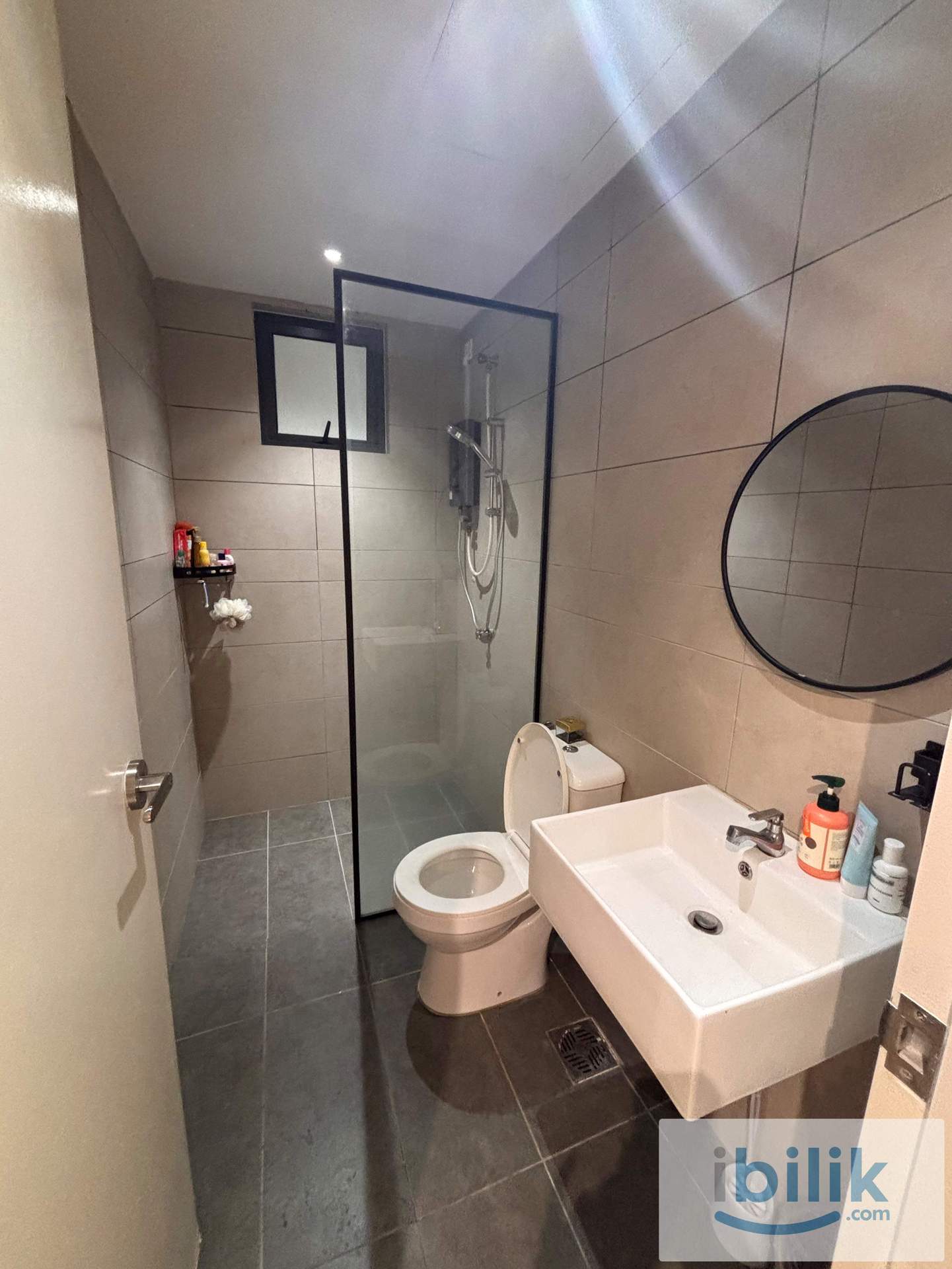 M Adora- Middle Room - Image 2