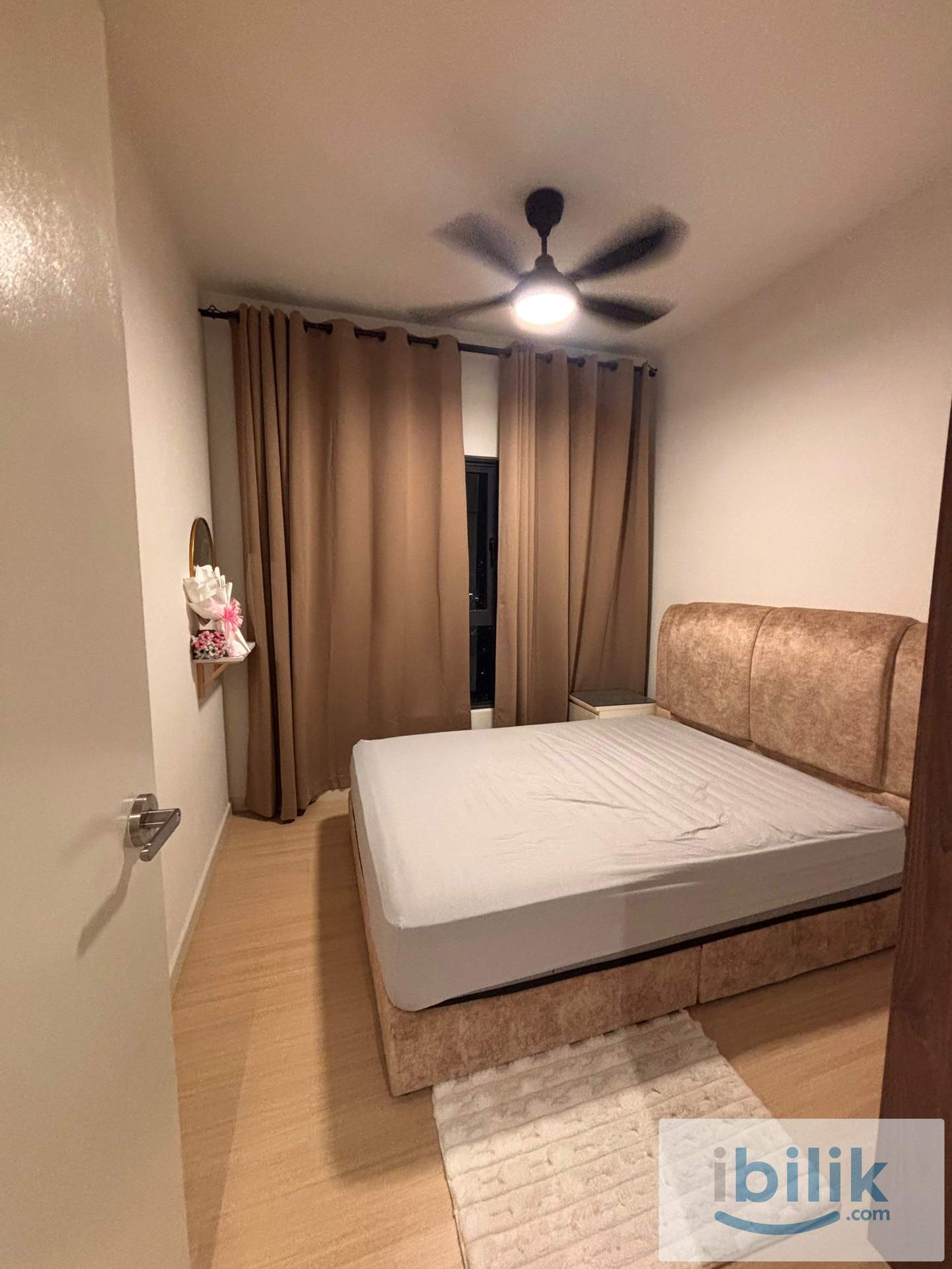 M Adora- Middle Room - Image 1