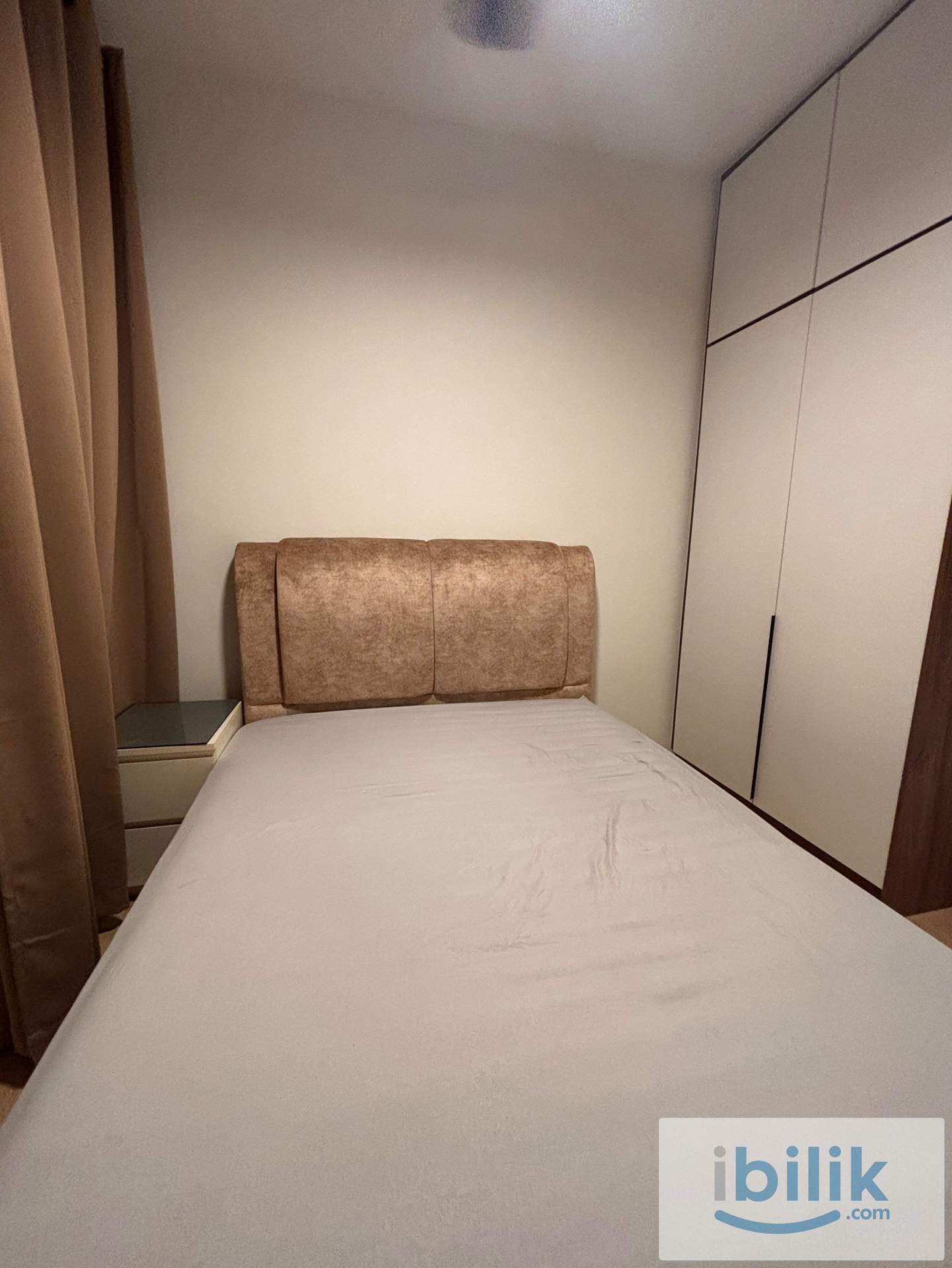 M Adora- Middle Room - Image 3