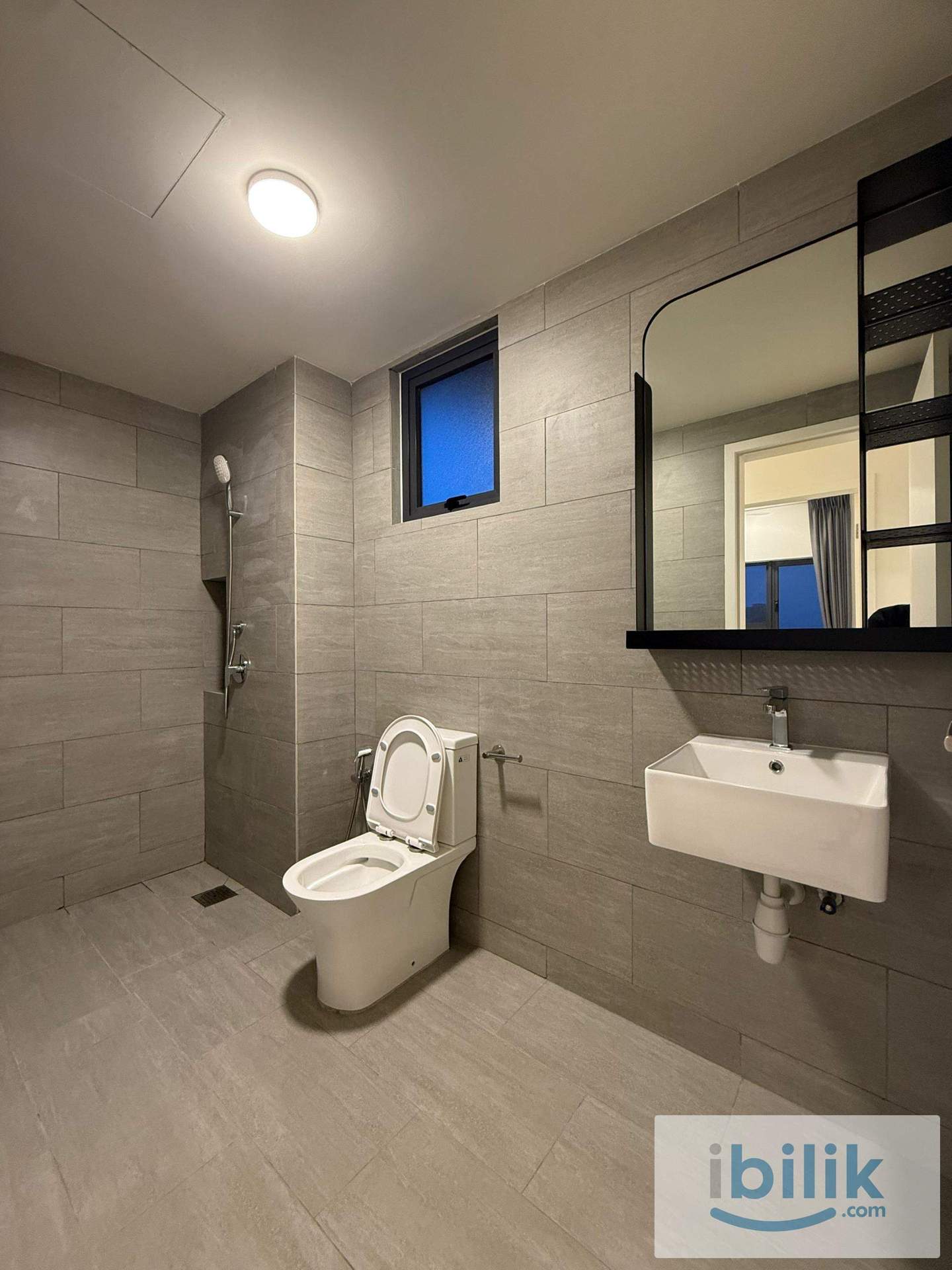 Small Room - Image 4