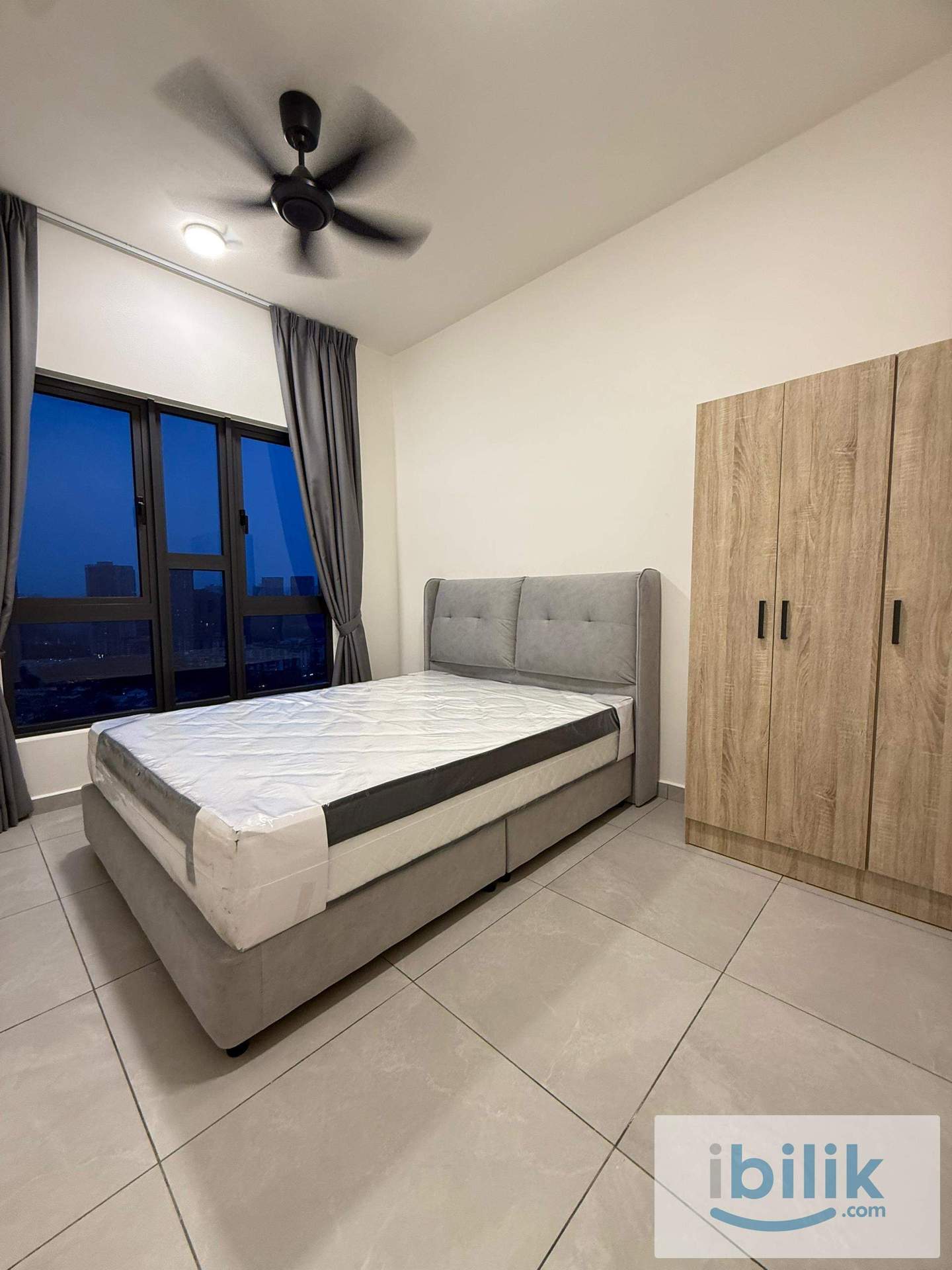 Small Room - Image 1