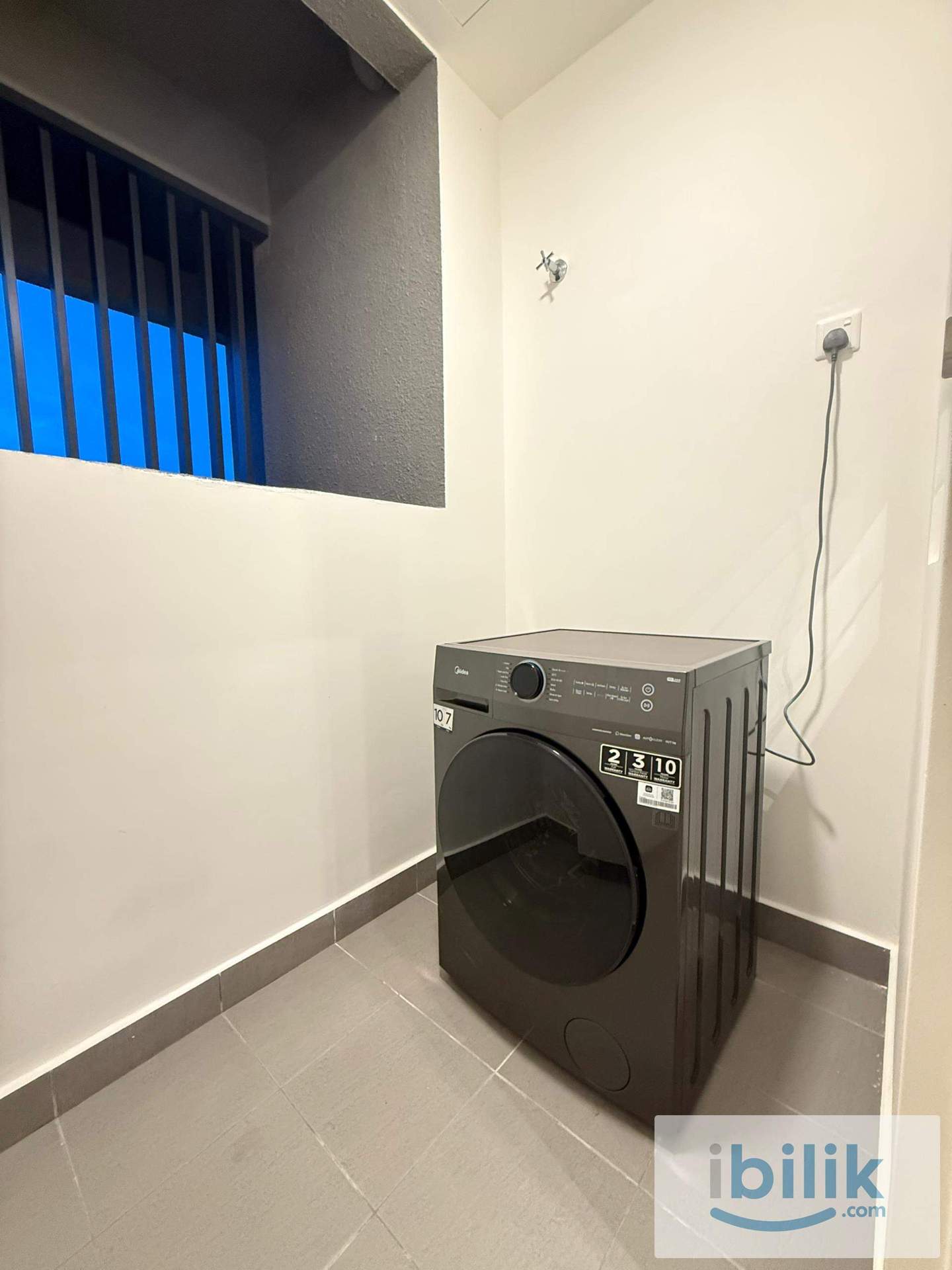Small Room - Image 6