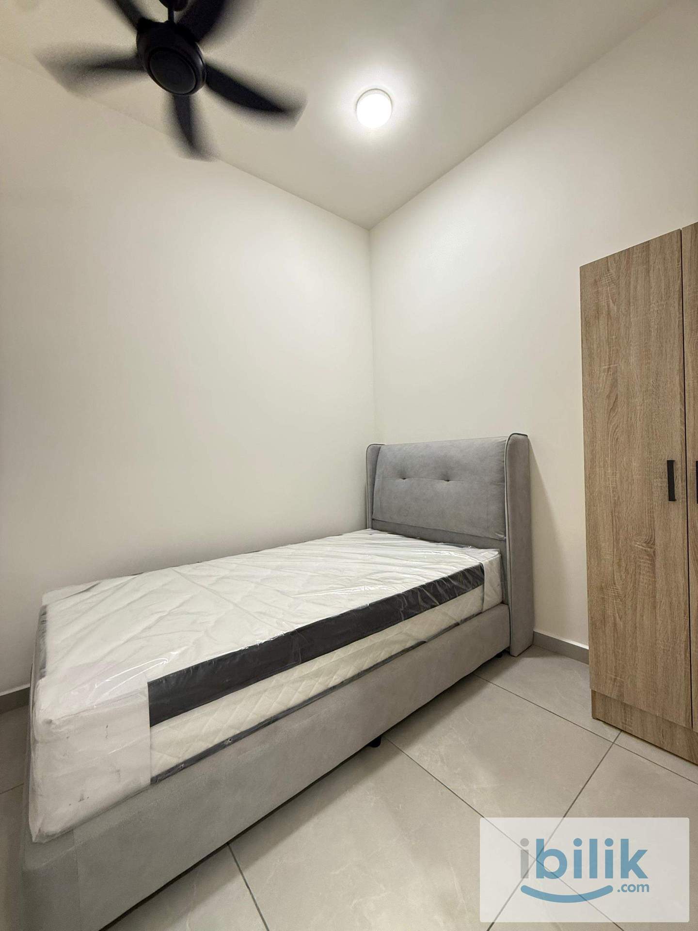 Small Room - Image 8