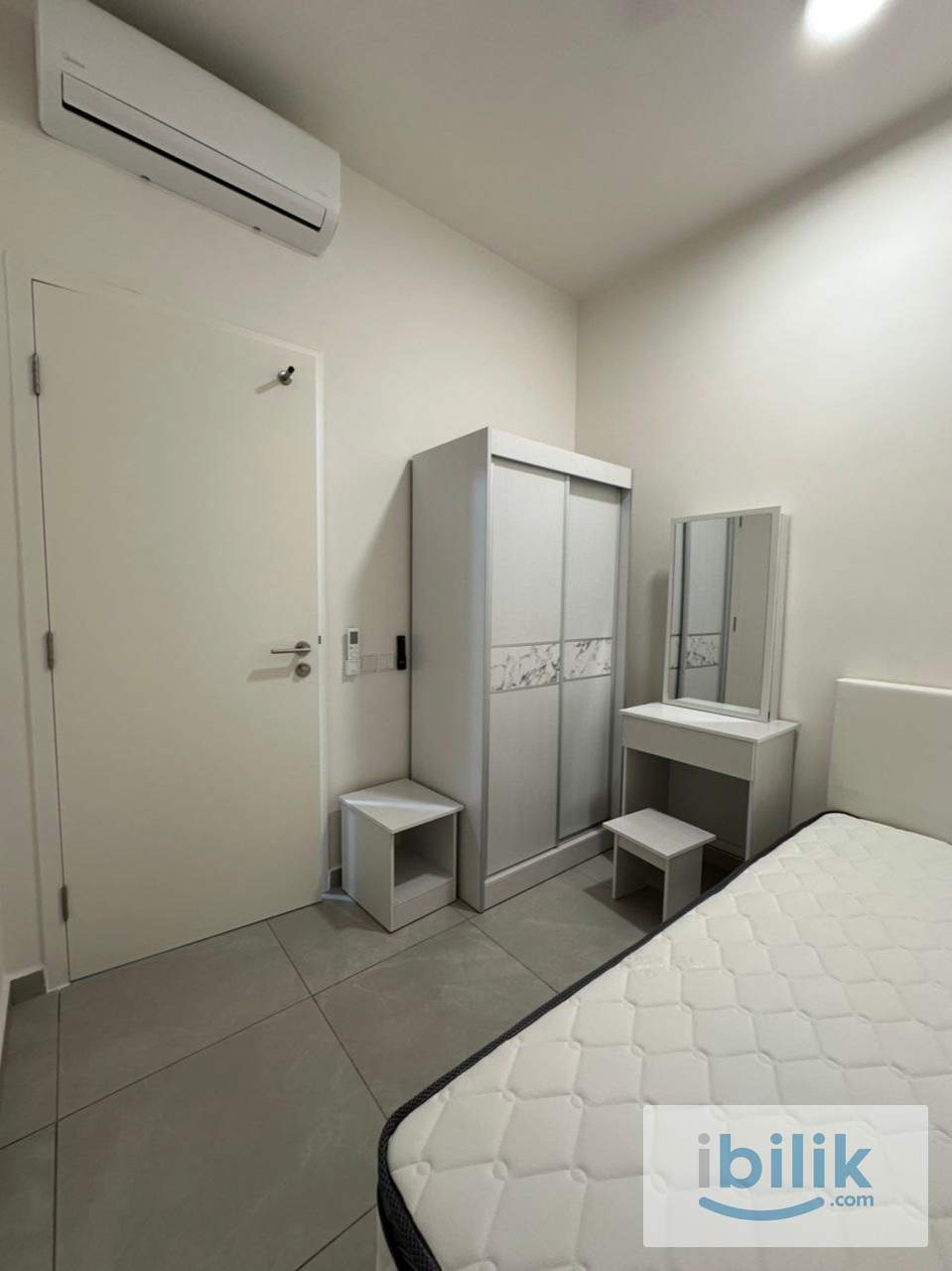 D'IVO Small Room - Local Chinese Female Unit - Image 1