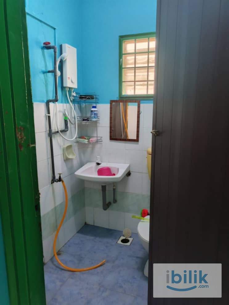Middle Room with Attached Bathroom - Image 3