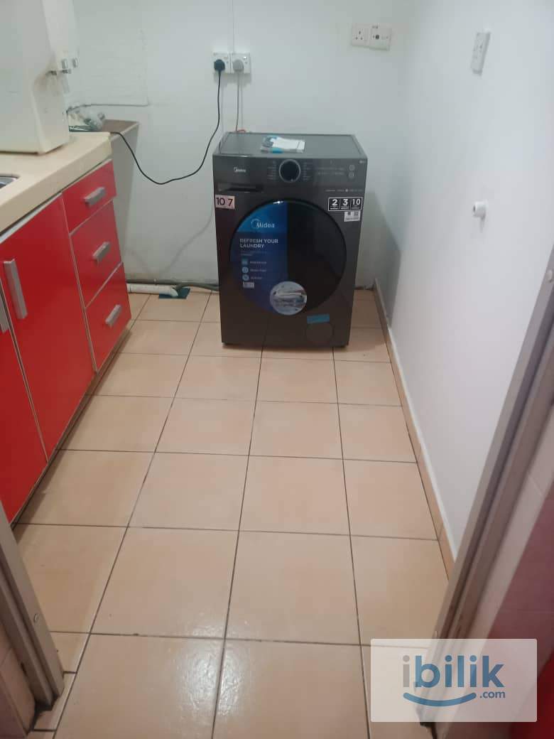 Middle room - Image 1