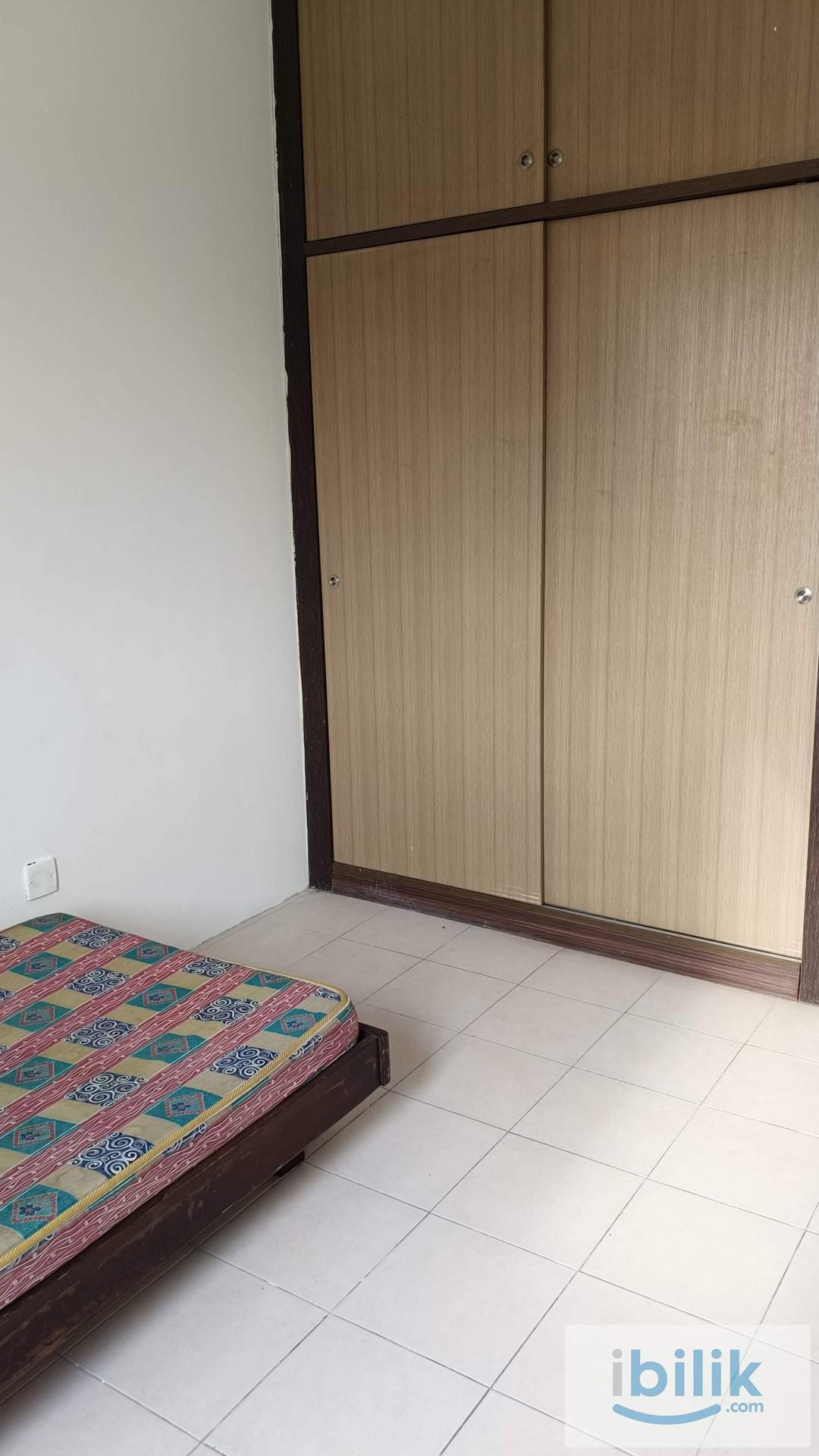 MIDDLE ROOM - Image 2