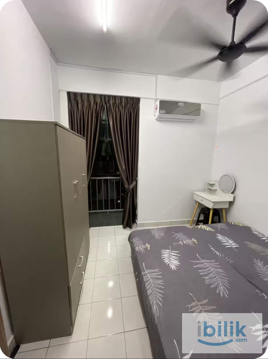 Balcony room in Larkin (Bedroom 2) - Image 1