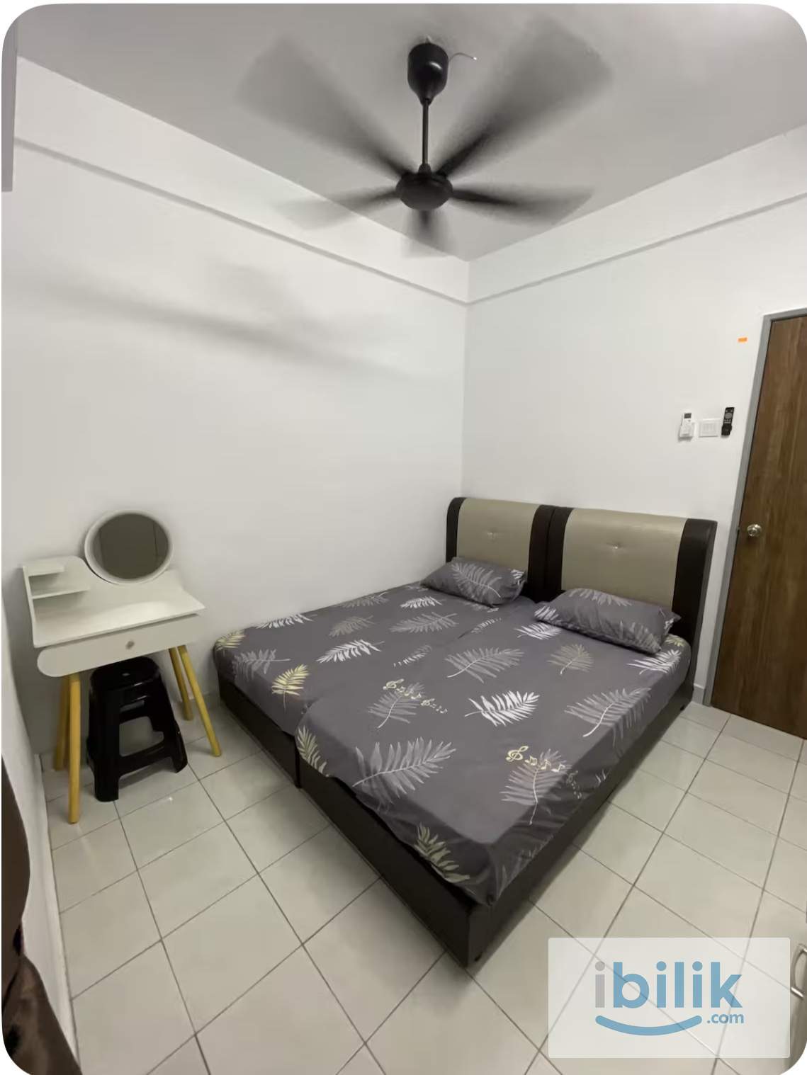 Balcony room in Larkin (Bedroom 2) - Image 2