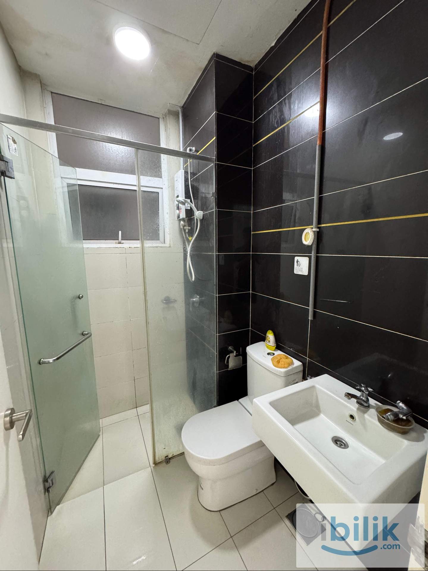 Single Room - Image 6