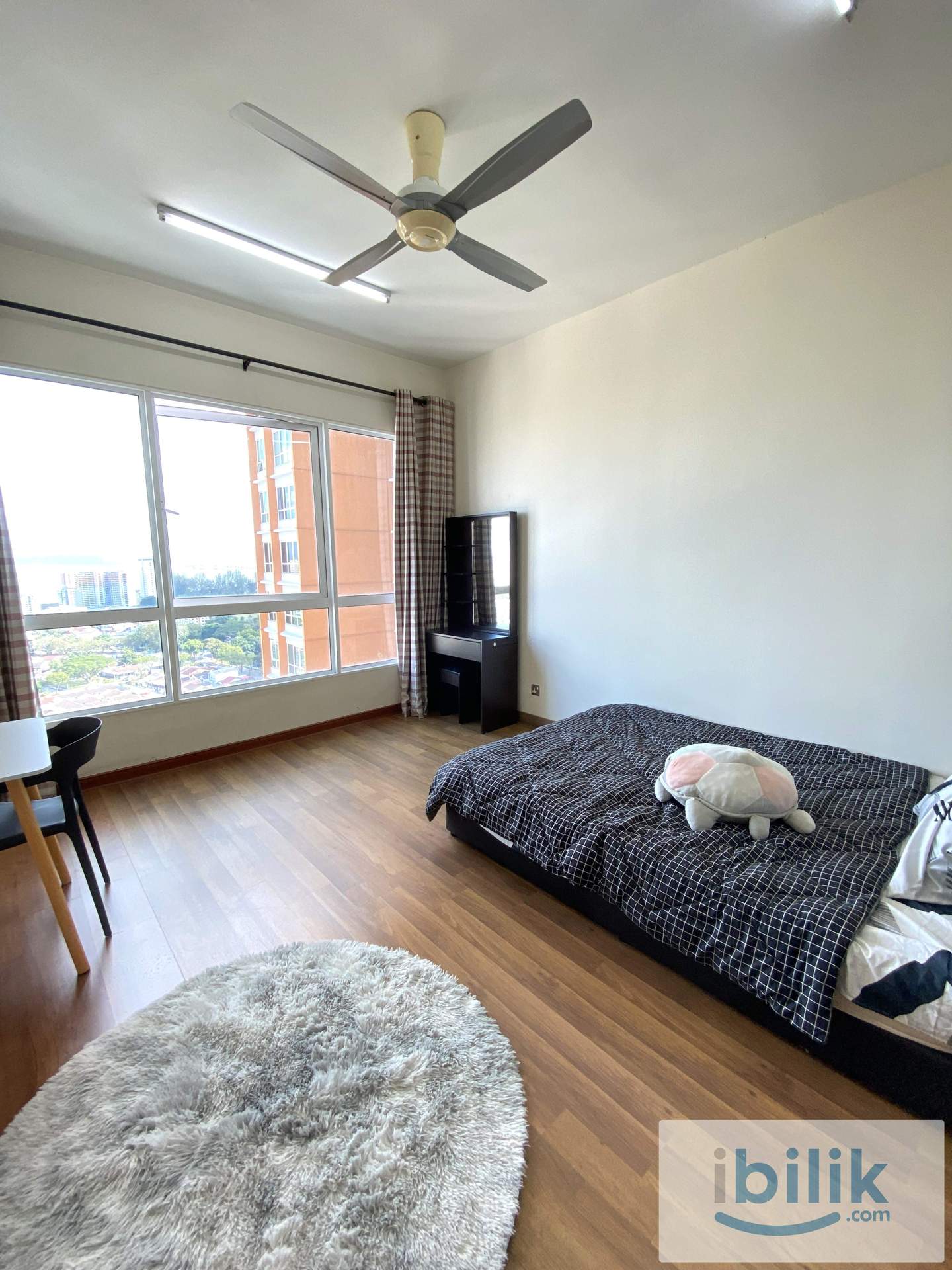 Central Park room for rental - Image 1