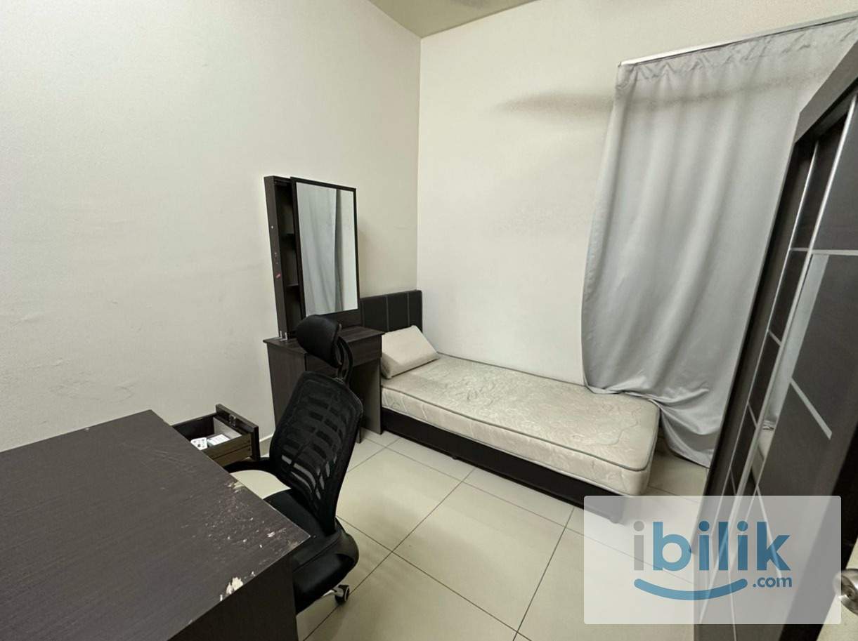 Small Room at The Regina - Image 1