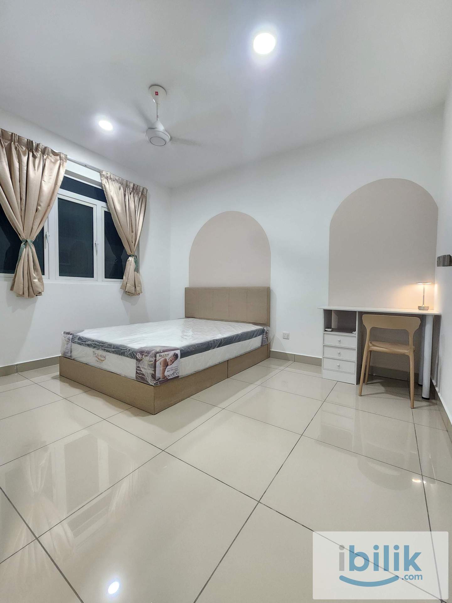 Female unit Medium Bedroom for Rent @ Seksyen 22 Shah Alam - Image 1