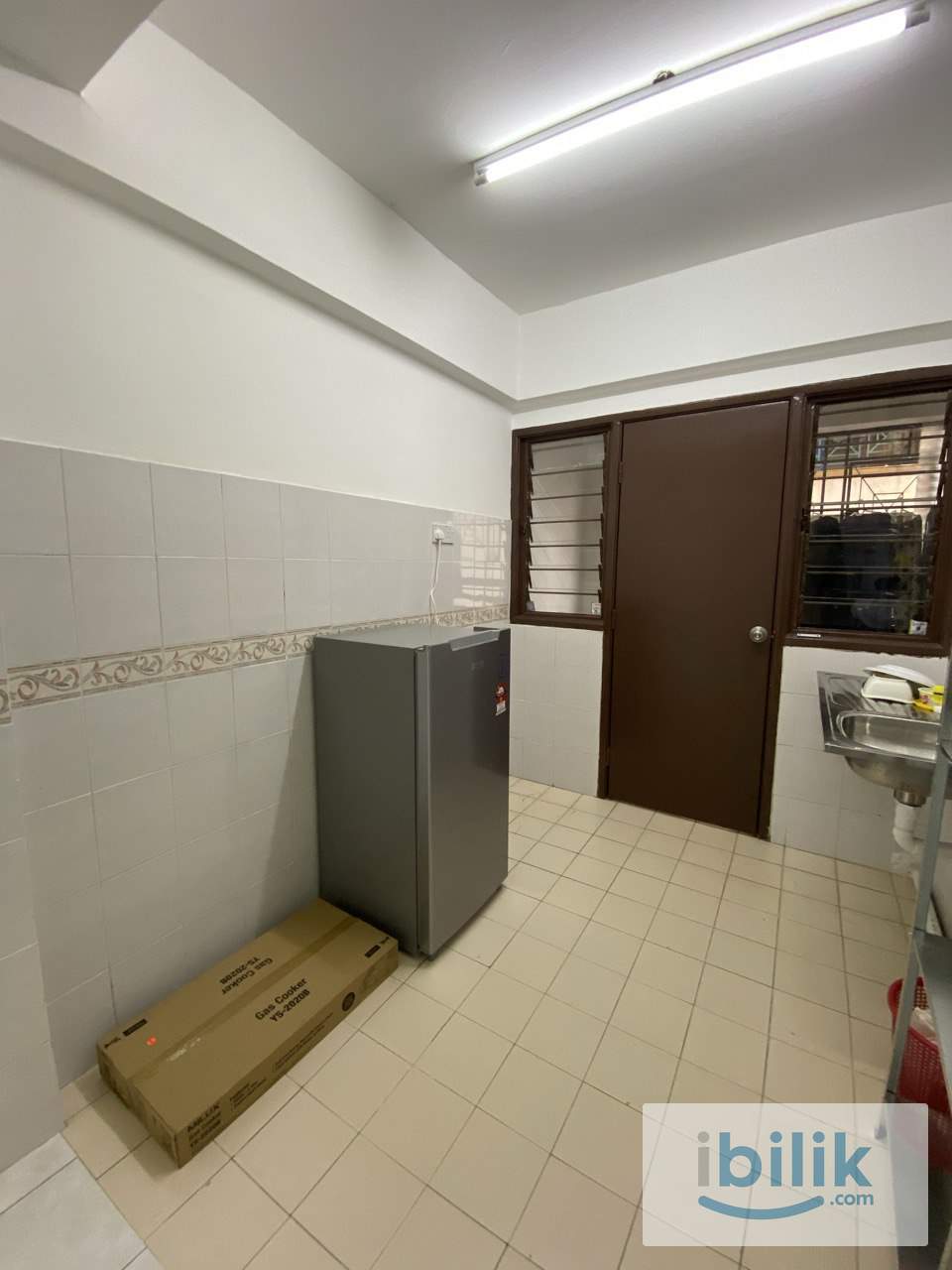Medium Room - Image 1