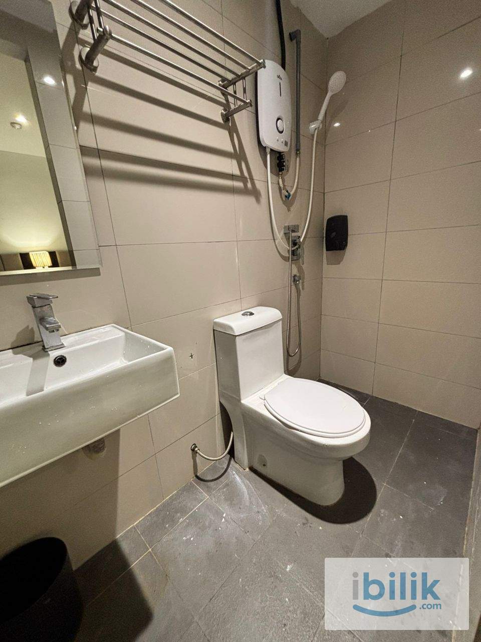 NEW YEAR SALES🔥✨ LOW DEPOSIT RM300🧨🔥 PRIVATE ROOOM NEAR LRT PASAR SENI📣🚶 - Image 3