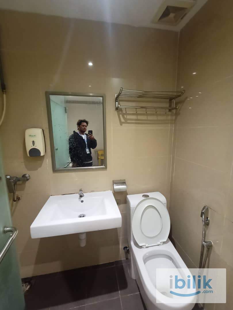 7 MIN WALK TO MENARA 118❗, PRIVATE ROOM + TOILET IN CHINA TOWN😍 5 MIN WALK TO LRT / MRT PASAR SENI 💯🚶 - Image 2