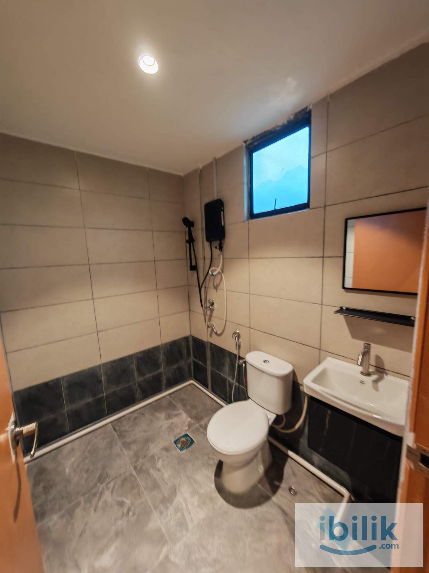 Private Room In Sentul🚀 Private Bathroom ✨ Low Deposit 🔥 4 Min to MRT🚎 - Image 3
