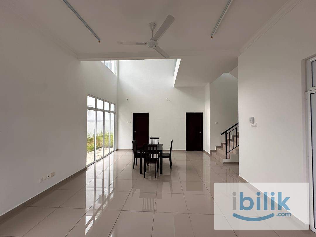 Master Bedroom For Rent - Image 2