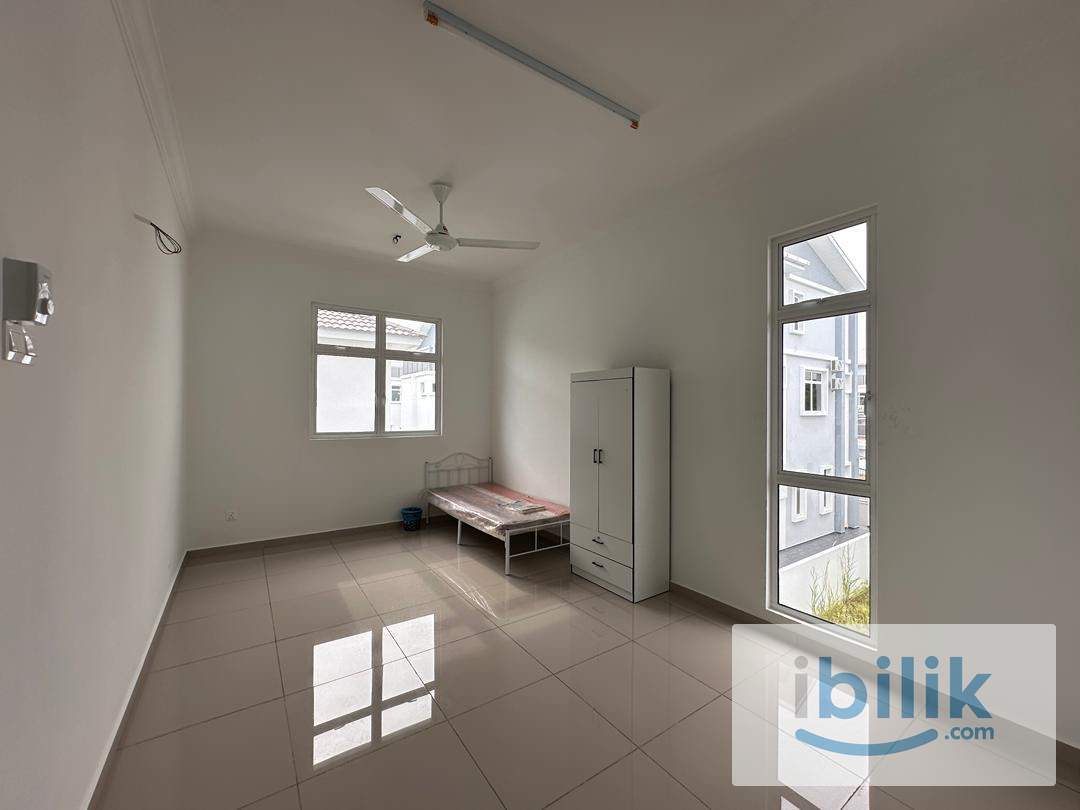 Master Bedroom For Rent - Image 3